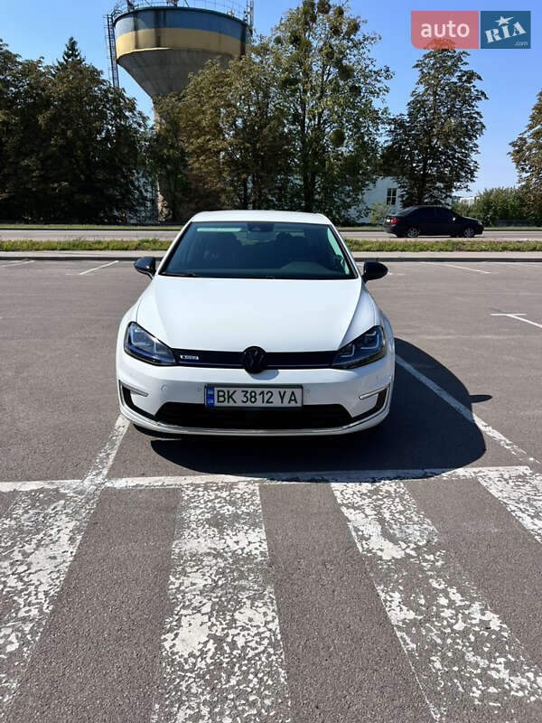Хетчбек Volkswagen e-Golf 2015 в Рівному