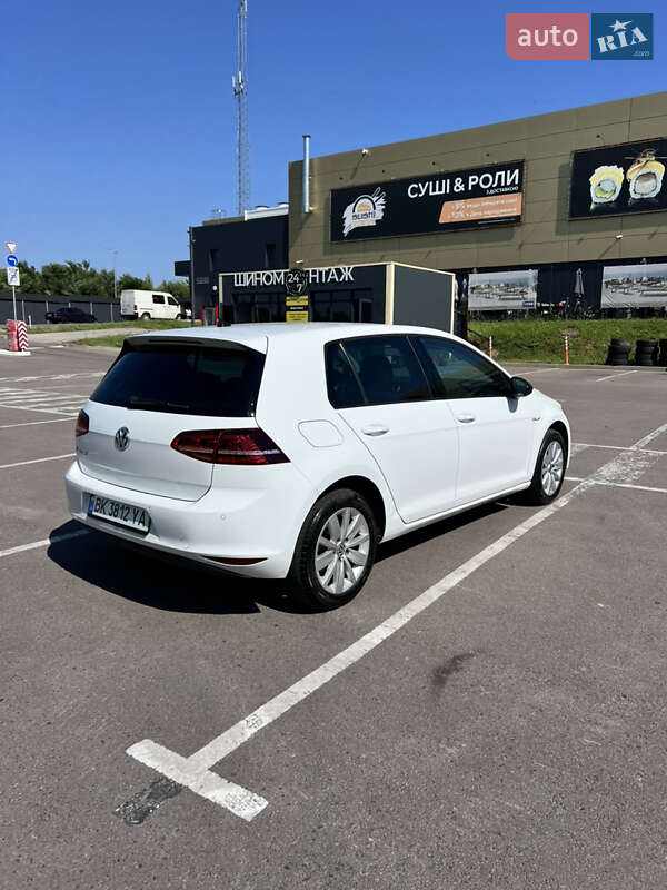 Хетчбек Volkswagen e-Golf 2015 в Рівному