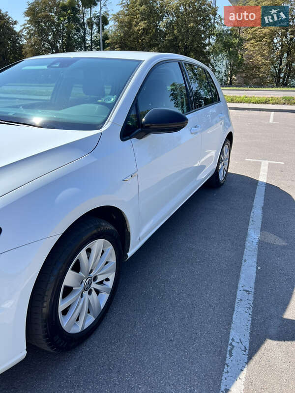 Хетчбек Volkswagen e-Golf 2015 в Рівному