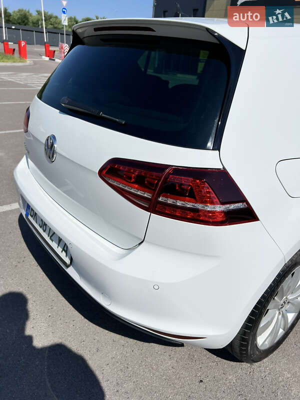Хетчбек Volkswagen e-Golf 2015 в Рівному