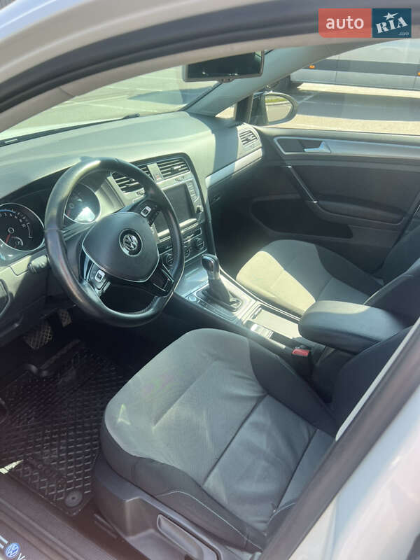 Хетчбек Volkswagen e-Golf 2015 в Рівному