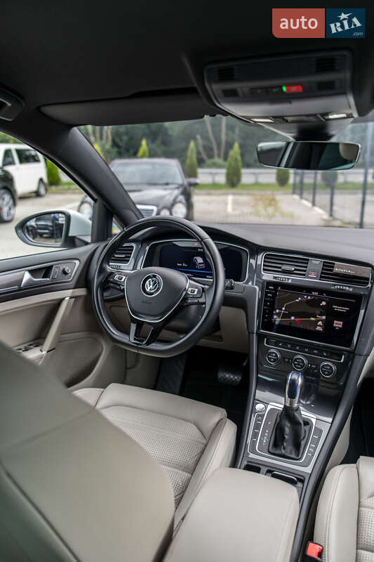Хэтчбек Volkswagen e-Golf 2018 в Львове фото 16 Хэтчбек Volkswagen e-Golf 2018 в Львове