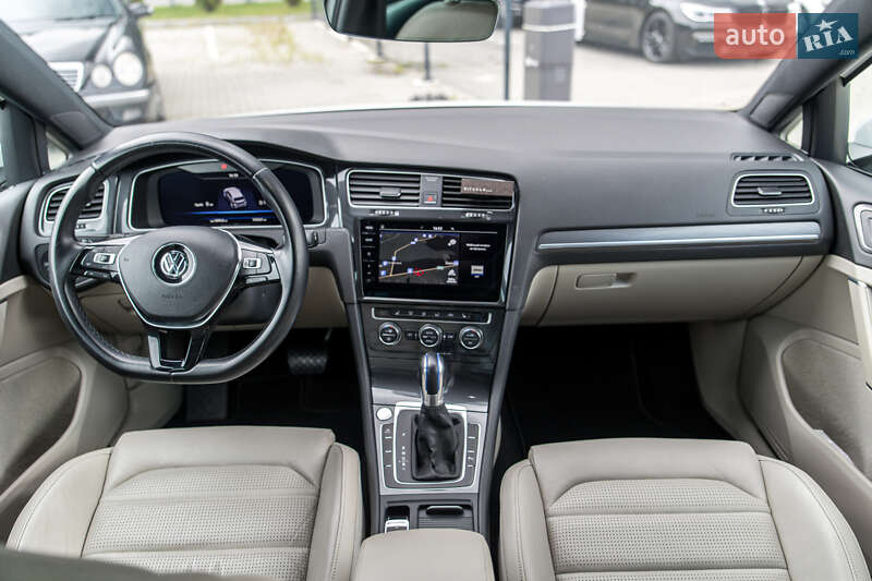 Хэтчбек Volkswagen e-Golf 2018 в Львове фото 18 Хэтчбек Volkswagen e-Golf 2018 в Львове