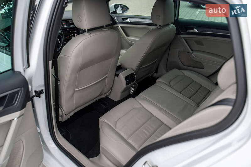 Хэтчбек Volkswagen e-Golf 2018 в Львове фото 21 Хэтчбек Volkswagen e-Golf 2018 в Львове