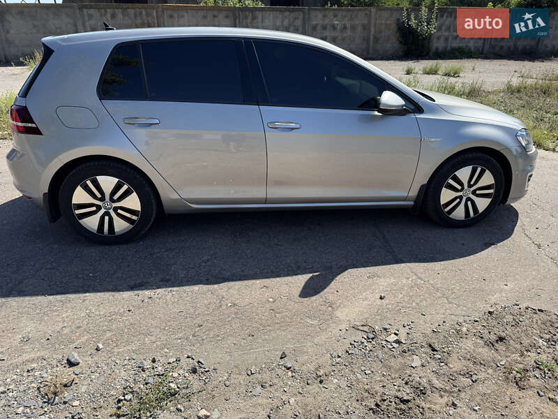 Хетчбек Volkswagen e-Golf 2015 в Кропивницькому