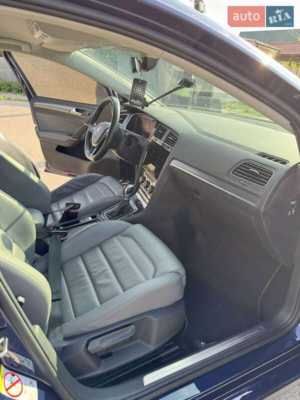 Хэтчбек Volkswagen e-Golf 2018 в Чугуеве