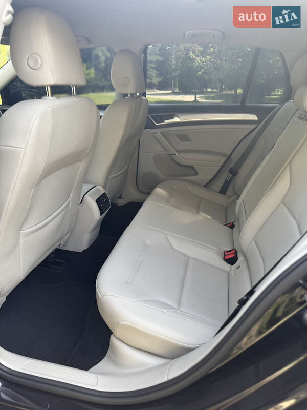 Хетчбек Volkswagen e-Golf 2015 в Харкові фото 25 Хетчбек Volkswagen e-Golf 2015 в Харкові