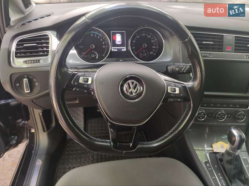 Хетчбек Volkswagen e-Golf 2015 в Запоріжжі