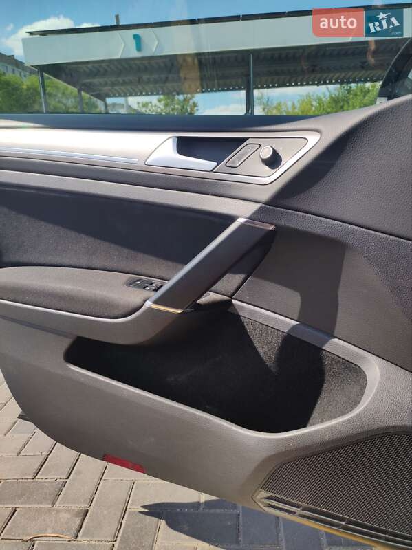 Хетчбек Volkswagen e-Golf 2015 в Запоріжжі