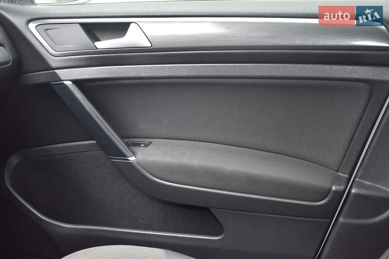 Хэтчбек Volkswagen e-Golf 2018 в Львове