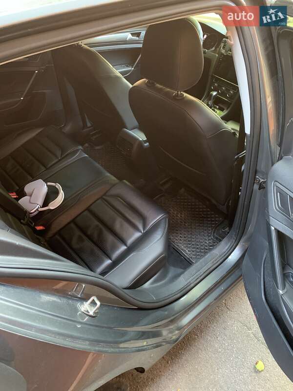 Хэтчбек Volkswagen e-Golf 2018 в Киеве