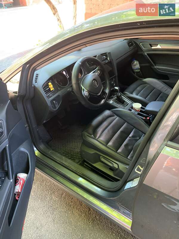 Хэтчбек Volkswagen e-Golf 2018 в Киеве