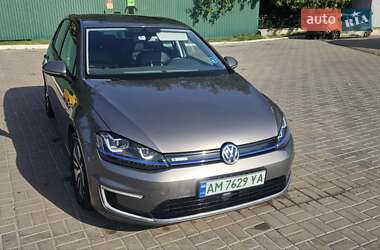 Хетчбек Volkswagen e-Golf 2015 в Києві