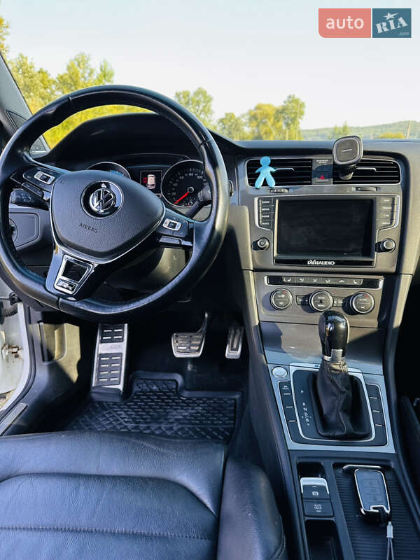 Хетчбек Volkswagen e-Golf 2015 в Чернівцях