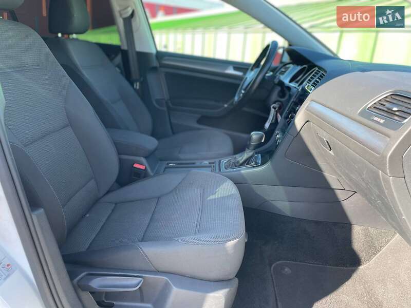 Хетчбек Volkswagen e-Golf 2020 в Києві