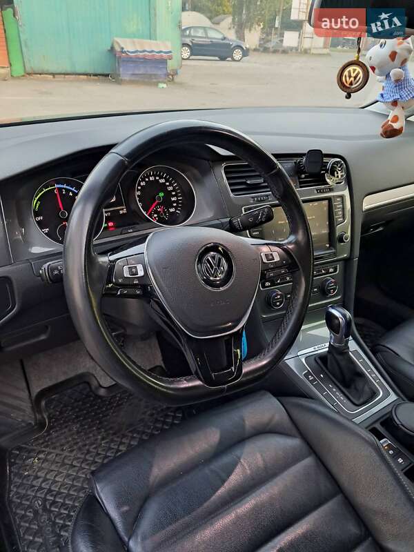 Хэтчбек Volkswagen e-Golf 2015 в Луцке фото 6 Хэтчбек Volkswagen e-Golf 2015 в Луцке