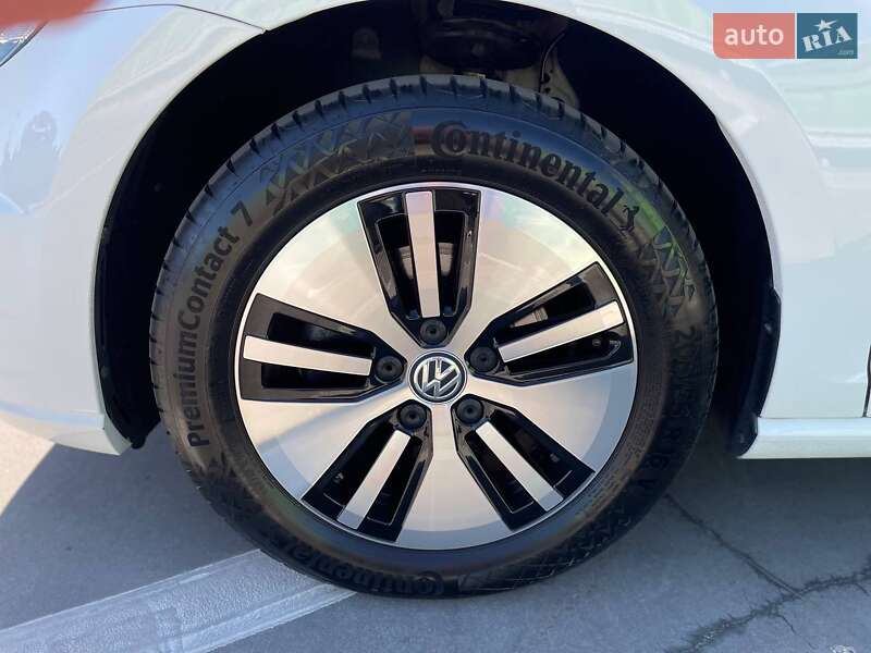 Хетчбек Volkswagen e-Golf 2020 в Києві