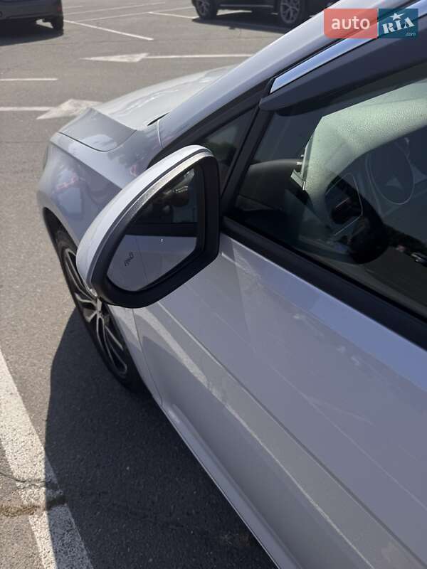 Хэтчбек Volkswagen e-Golf 2018 в Днепре фото 17 Хэтчбек Volkswagen e-Golf 2018 в Днепре