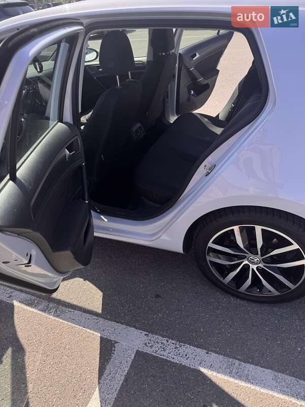 Хэтчбек Volkswagen e-Golf 2018 в Днепре фото 18 Хэтчбек Volkswagen e-Golf 2018 в Днепре