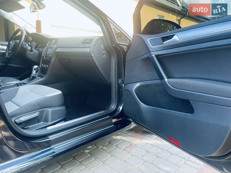 Хэтчбек Volkswagen e-Golf 2014 в Любомле фото 41 Хэтчбек Volkswagen e-Golf 2014 в Любомле