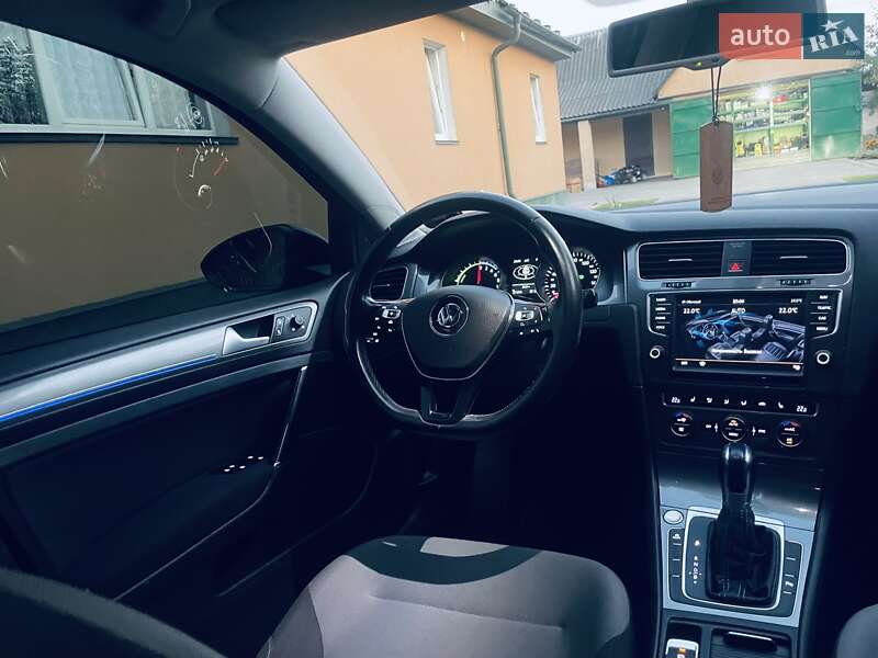 Хэтчбек Volkswagen e-Golf 2014 в Любомле фото 58 Хэтчбек Volkswagen e-Golf 2014 в Любомле