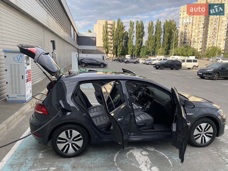 Хэтчбек Volkswagen e-Golf 2018 в Киеве