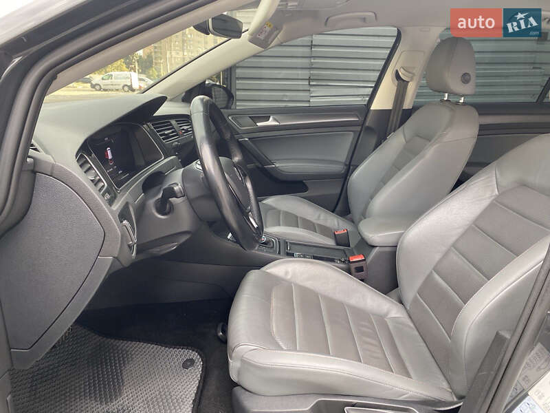 Хэтчбек Volkswagen e-Golf 2018 в Киеве