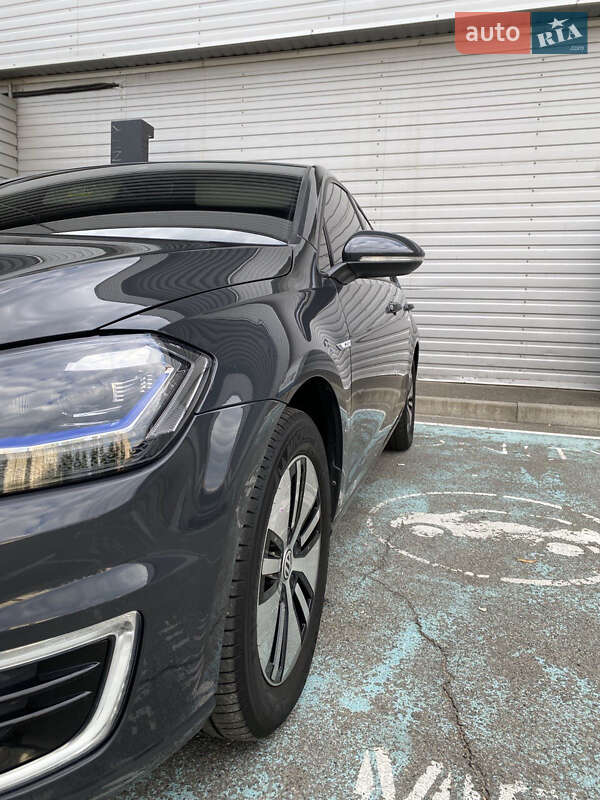 Хэтчбек Volkswagen e-Golf 2018 в Киеве