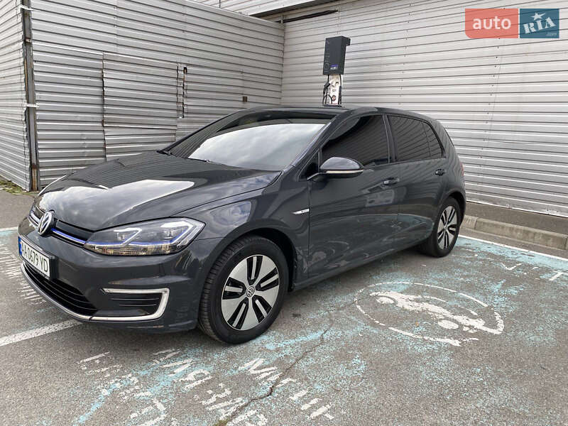 Хэтчбек Volkswagen e-Golf 2018 в Киеве