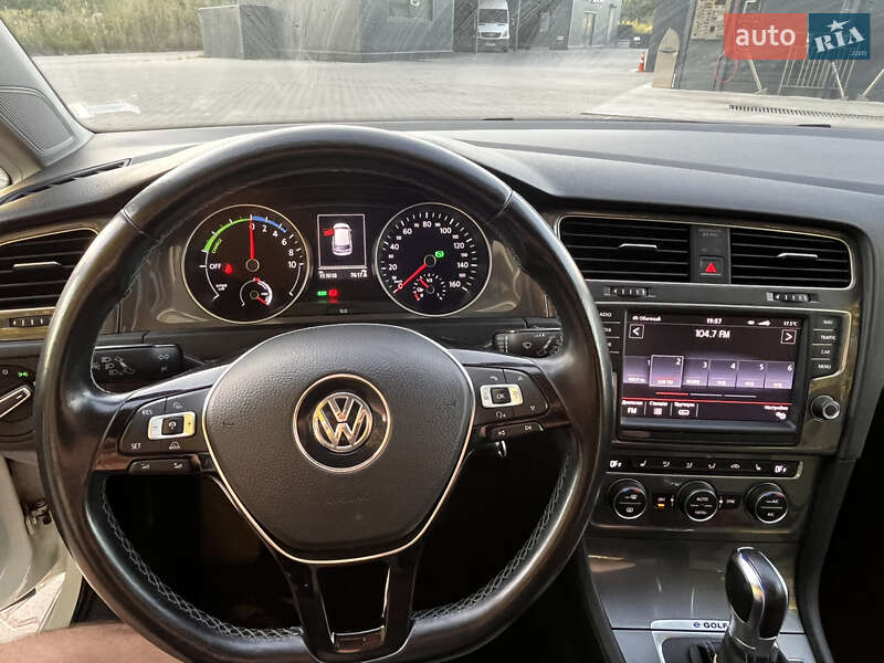 Хетчбек Volkswagen e-Golf 2014 в Львові