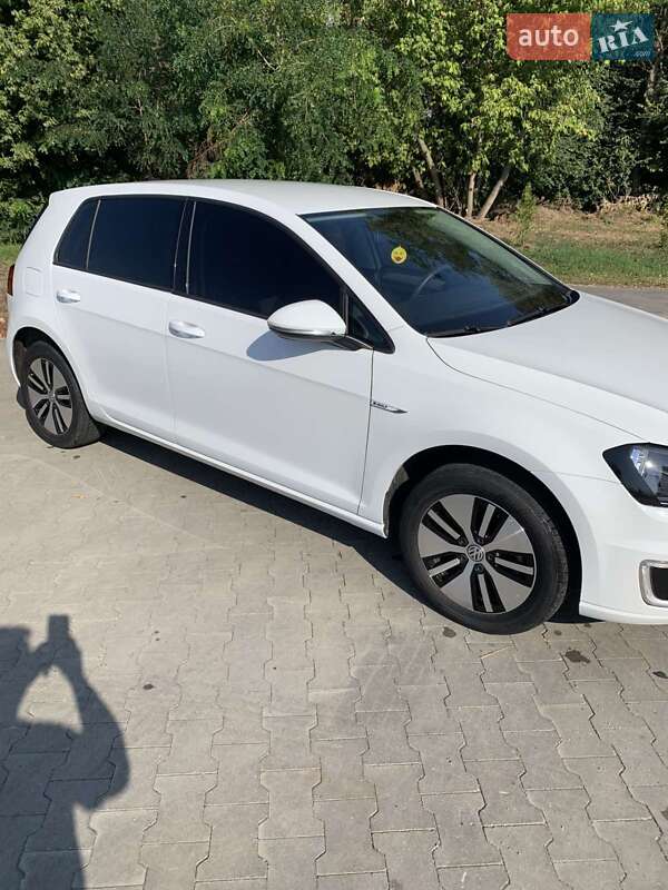 Хетчбек Volkswagen e-Golf 2016 в Умані