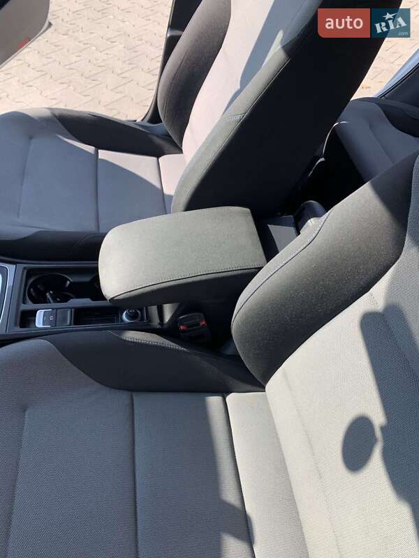 Хетчбек Volkswagen e-Golf 2016 в Умані