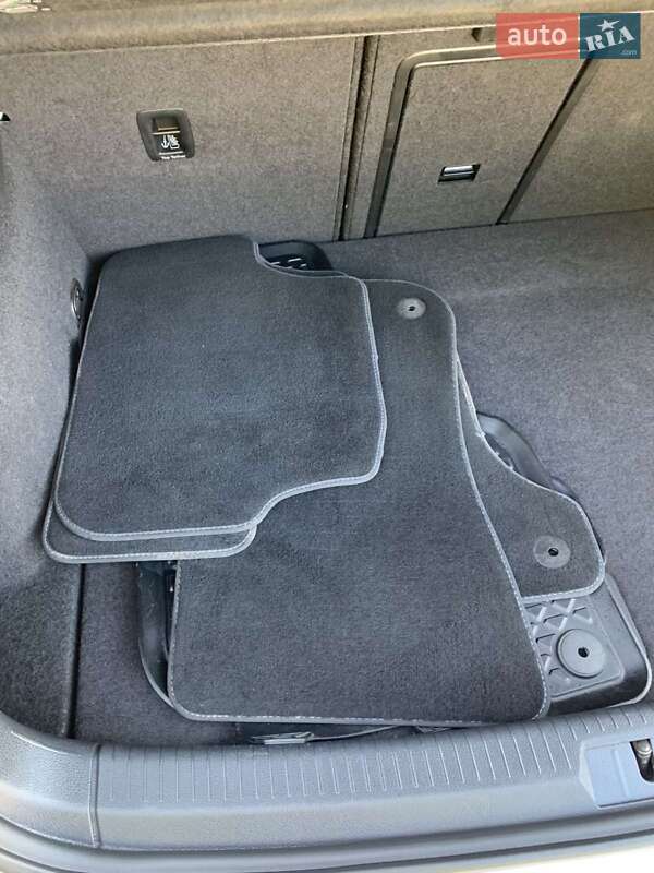 Хетчбек Volkswagen e-Golf 2016 в Умані