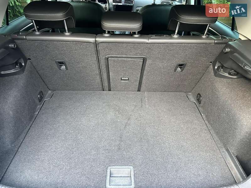 Хэтчбек Volkswagen e-Golf 2018 в Киеве фото 8 Хэтчбек Volkswagen e-Golf 2018 в Киеве