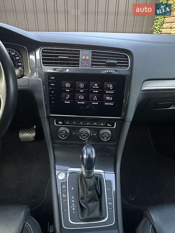 Хэтчбек Volkswagen e-Golf 2018 в Киеве фото 14 Хэтчбек Volkswagen e-Golf 2018 в Киеве