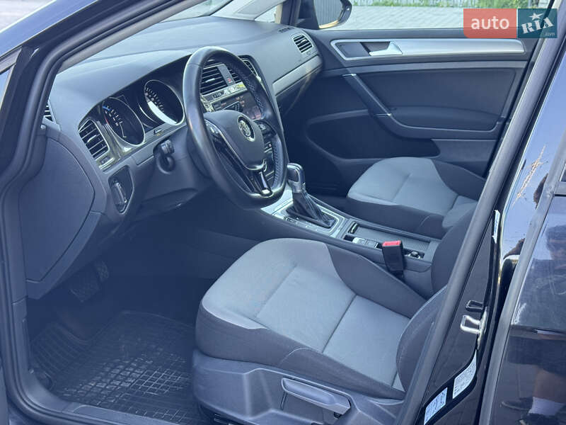 Хэтчбек Volkswagen e-Golf 2015 в Каменец-Подольском