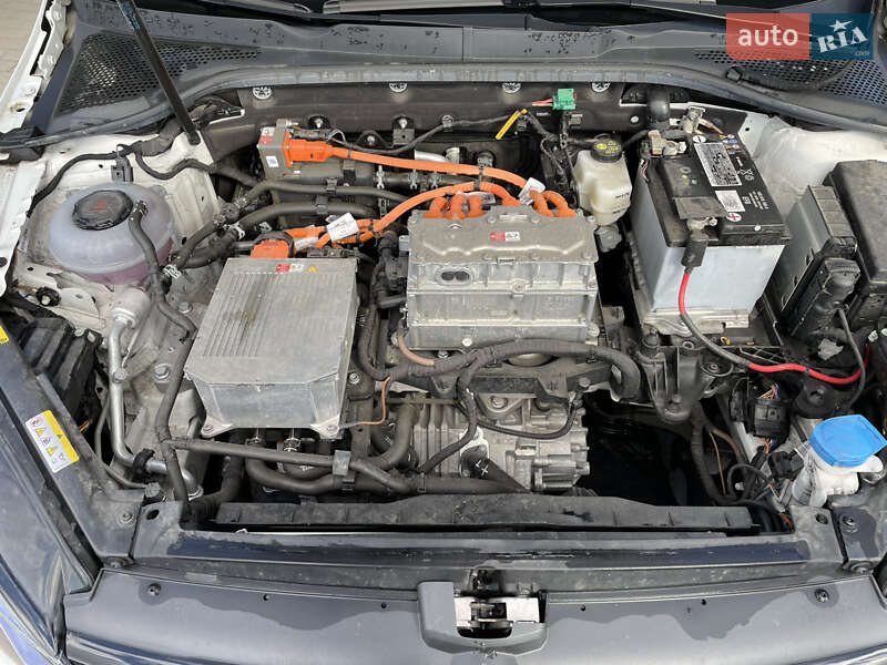 Хетчбек Volkswagen e-Golf 2020 в Павлограді