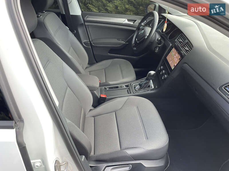 Хетчбек Volkswagen e-Golf 2020 в Павлограді