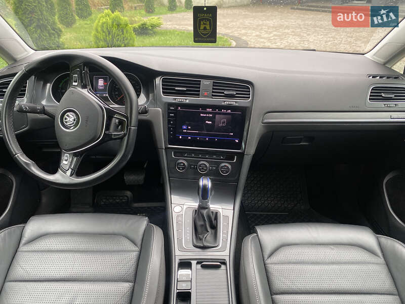 Хэтчбек Volkswagen e-Golf 2018 в Николаеве