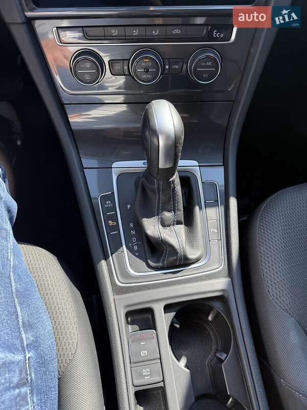 Хетчбек Volkswagen e-Golf 2019 в Києві