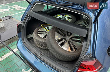 Хэтчбек Volkswagen e-Golf 2015 в 