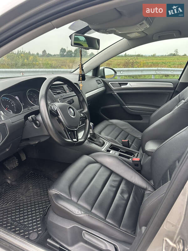 Хетчбек Volkswagen e-Golf 2016 в Городку