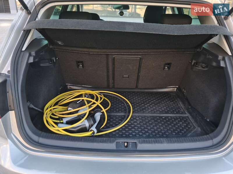 Хэтчбек Volkswagen e-Golf 2015 в Днепре