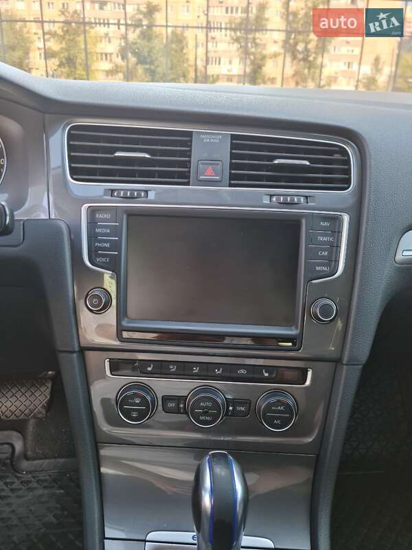 Хэтчбек Volkswagen e-Golf 2015 в Днепре