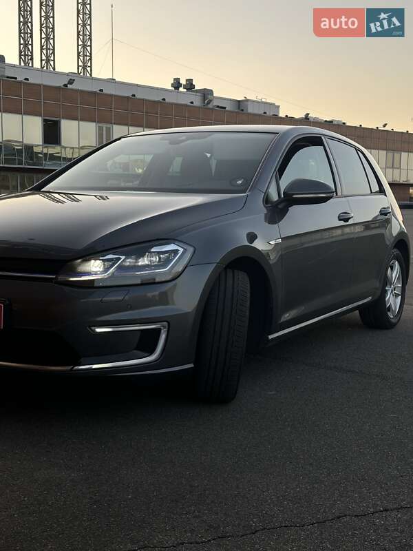 Хэтчбек Volkswagen e-Golf 2018 в Киеве