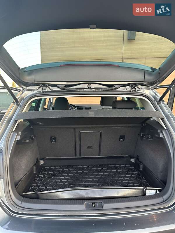 Хэтчбек Volkswagen e-Golf 2018 в Киеве