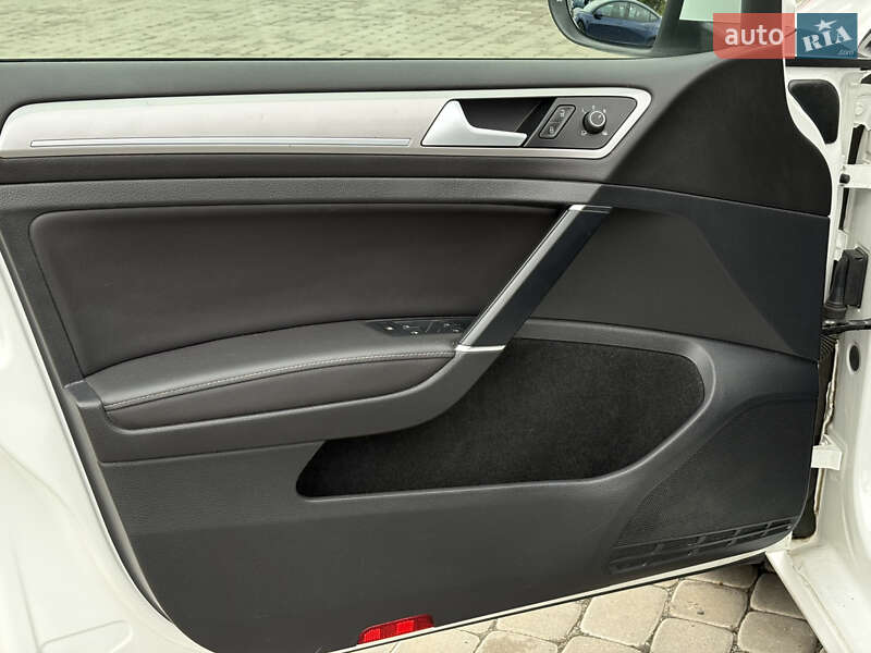 Хетчбек Volkswagen e-Golf 2014 в Луцьку фото 31 Хетчбек Volkswagen e-Golf 2014 в Луцьку