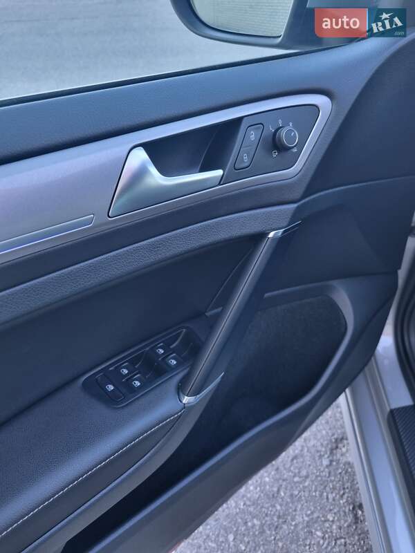 Хетчбек Volkswagen e-Golf 2016 в Харкові