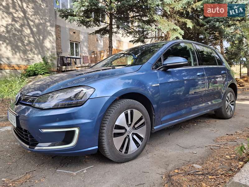Хетчбек Volkswagen e-Golf 2014 в Чечельнику