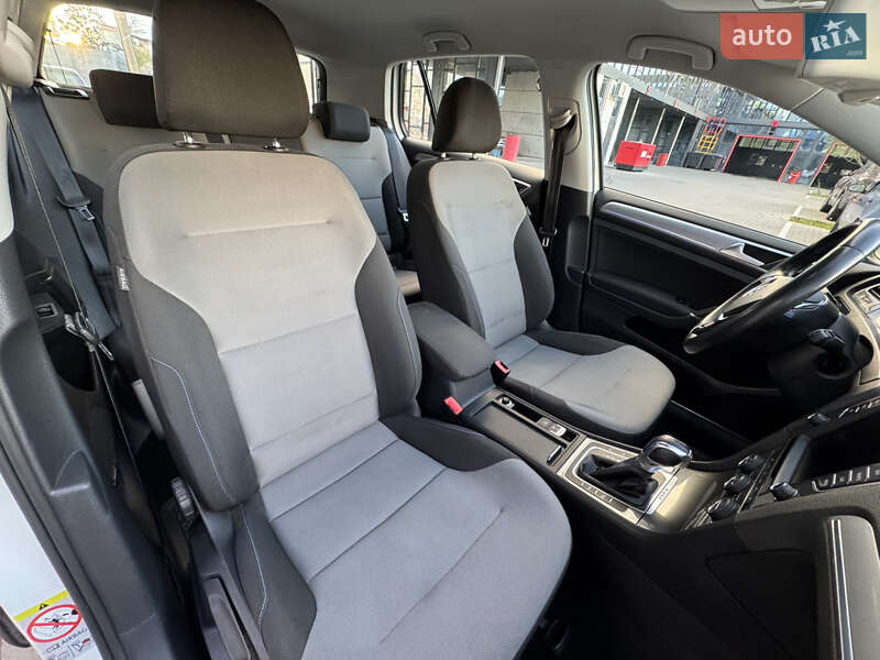 Хэтчбек Volkswagen e-Golf 2015 в Ровно